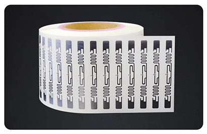Цветно отпечатани UHF RFID етикети за складово проследяване на кашони.