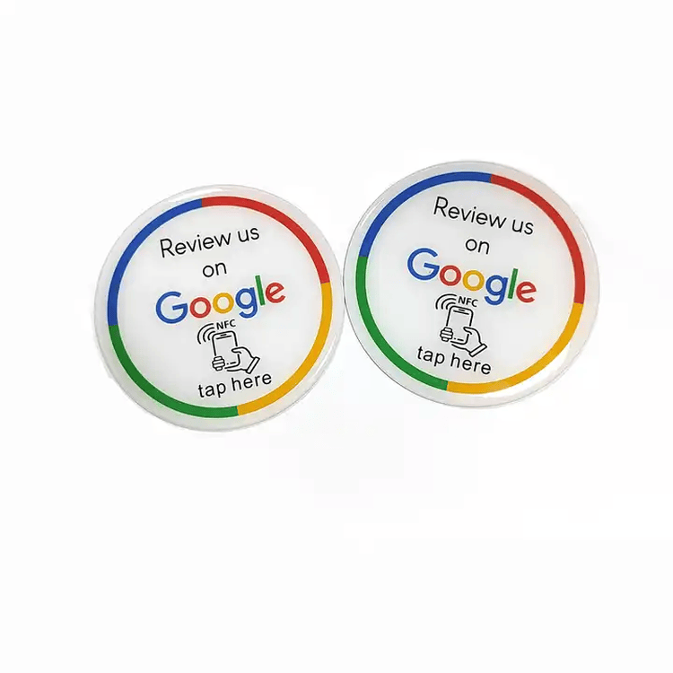 Два кръгли NFC епоксидни стикера с Google review печат показани на бял фон за бърза обратна връзка чрез докосване и промоции.