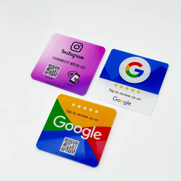 Персонализирана NFC стойка за софтуерни демота и продуктови премиери, показана с wallet size design за купувачи, сравняващи решения NFC Stands.