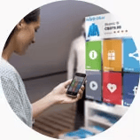 Илюстрация на UV устойчивостта на мастилото върху повърхността на NFC стойката, която запазва ярките визуални указания при постоянно слънчево излагане.