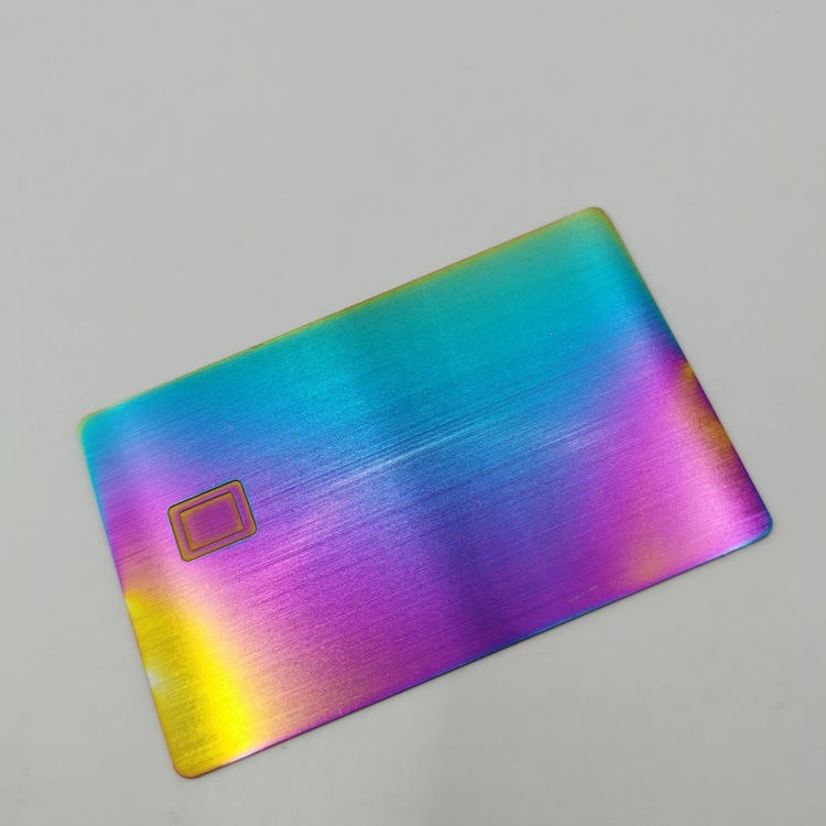 Персонализирани метални контактни IC карти за сигурна идентификация с акцент върху лазерно изрязан детайл за проекти в категория Контактни метални IC карти.