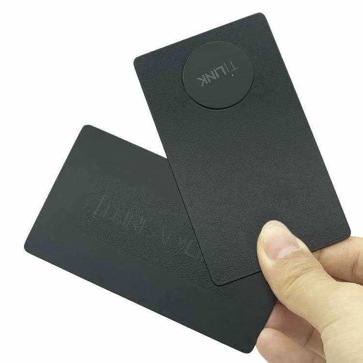 Персонализирани метални NFC визитни картички с текст с детайлен изглед при сравнение на решения в категория Метални визитни картички.