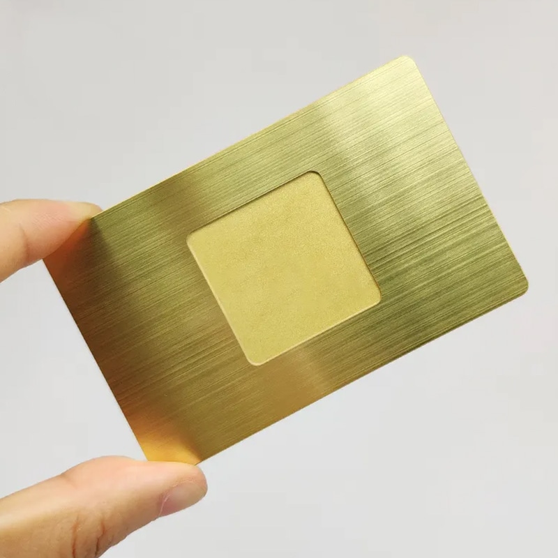 NFC метални визитки от неръждаема стомана с ясно показан заден изглед за приложения с метални визитки.