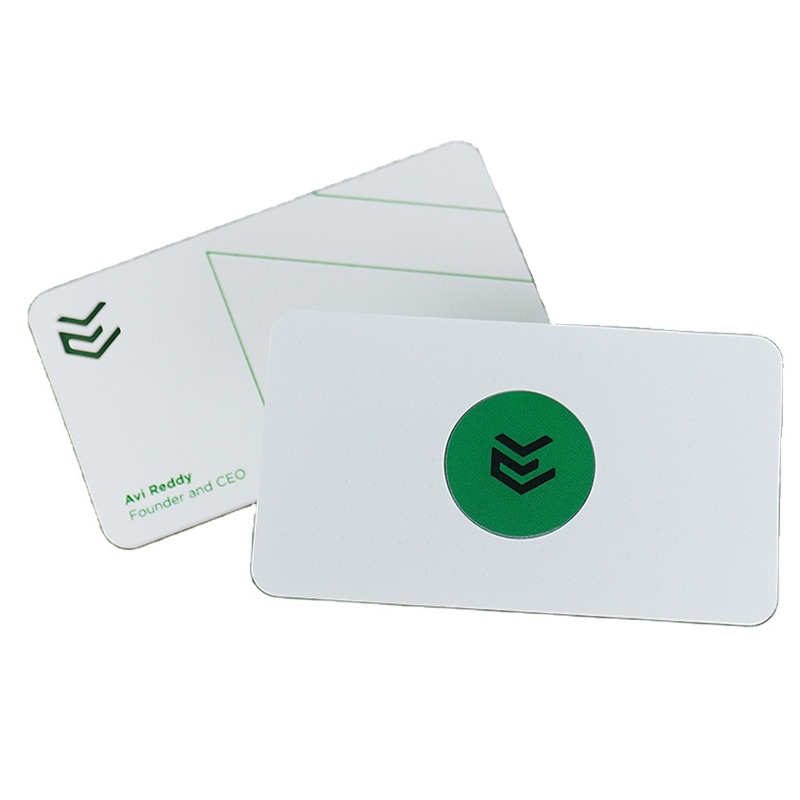 Изображението показва NFC метални визитки от неръждаема стомана за сигурен контрол на достъп в приложения с метални визитки.