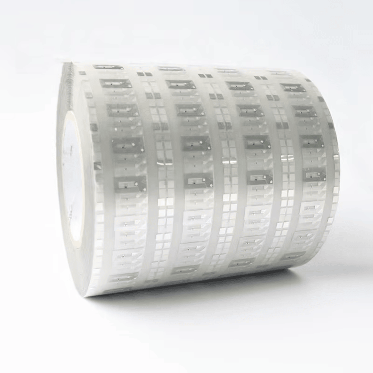 Продуктова снимка на компактни HF RFID етикети за надеждно събиране на данни при проследяване на контейнери.
