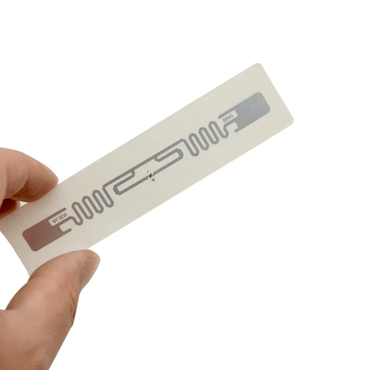 Това изображение представя защитени UHF RFID етикети за проверка на продукти при складово проследяване в приложения с UHF RFID Labels.