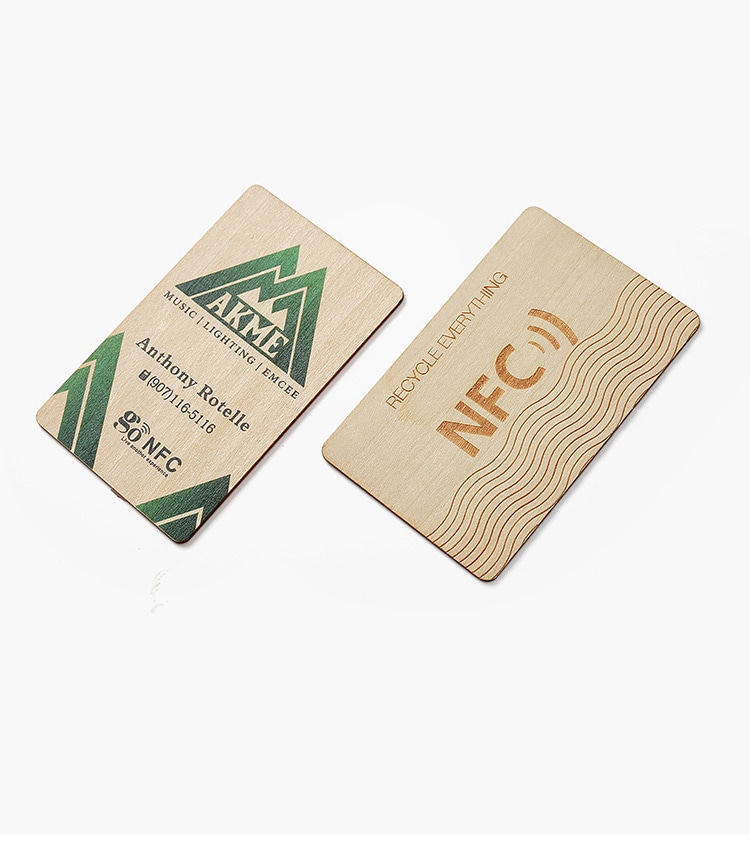 Сравнение между гланцово и матово покритие за персонализирани RFID библиотечни карти според различни визуални изисквания.