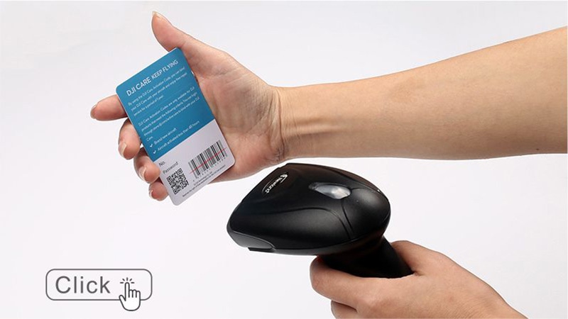 Печат с висока резолюция на баркод и QR код върху гърба на смарт карта за бързо оптично сканиране и цифрово проследяване.