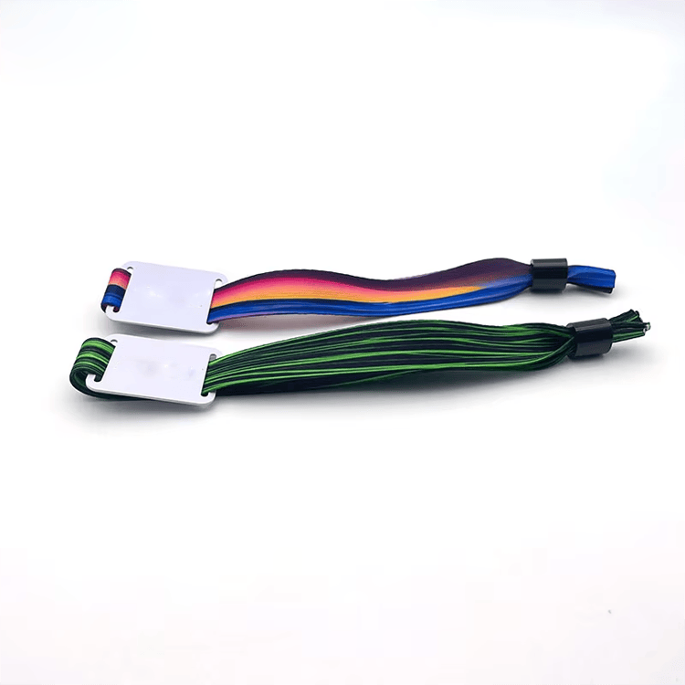 Текстилни RFID гривни за достъп до круизи с акцент върху билети за фестивал за проекти в категория Текстилни RFID гривни.