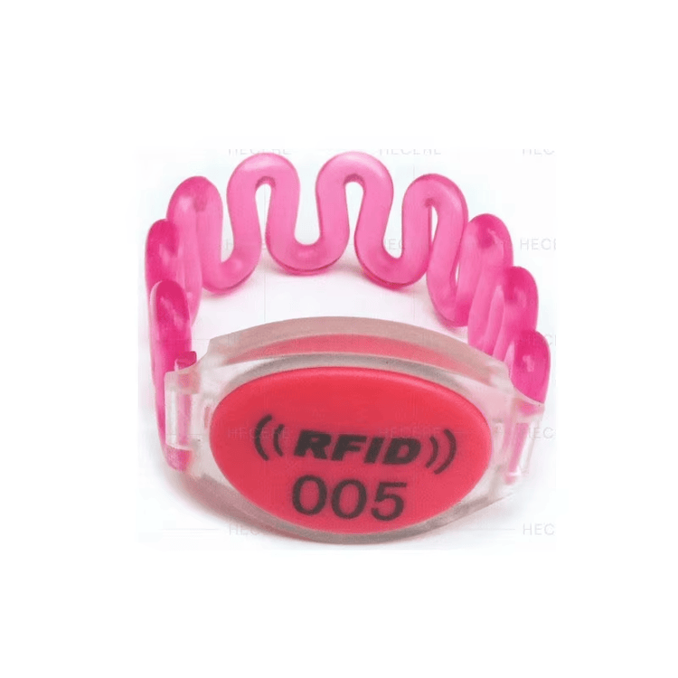 Зелена водоустойчива RFID гривна осигуряваща надежден контрол на достъпа за водни събития и фестивали на открито.