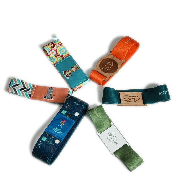 Еластични RFID гривни за изложбен достъп с акцент върху удобното носене при събития.