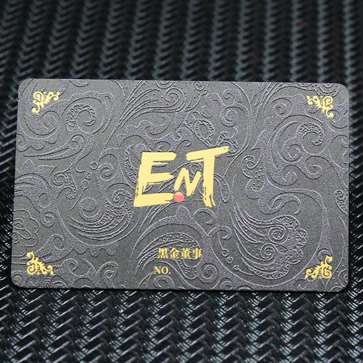 Тъмна премиум метална карта с орнаментна текстура и златисто лого ENT в стил луксозна VIP членска карта.