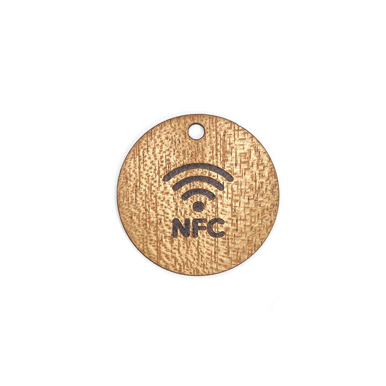Продуктова снимка на Дървени RFID ключодържатели за универсален мулти-чип достъп с показ на сцена на приложение в категория Дървени RFID ключодържатели.