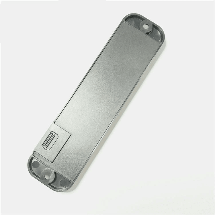 Единичен сребрист RFID таг ABS13634-1 със звук и LED, показан отзад с крайни отвори и капак за достъп до батерията.