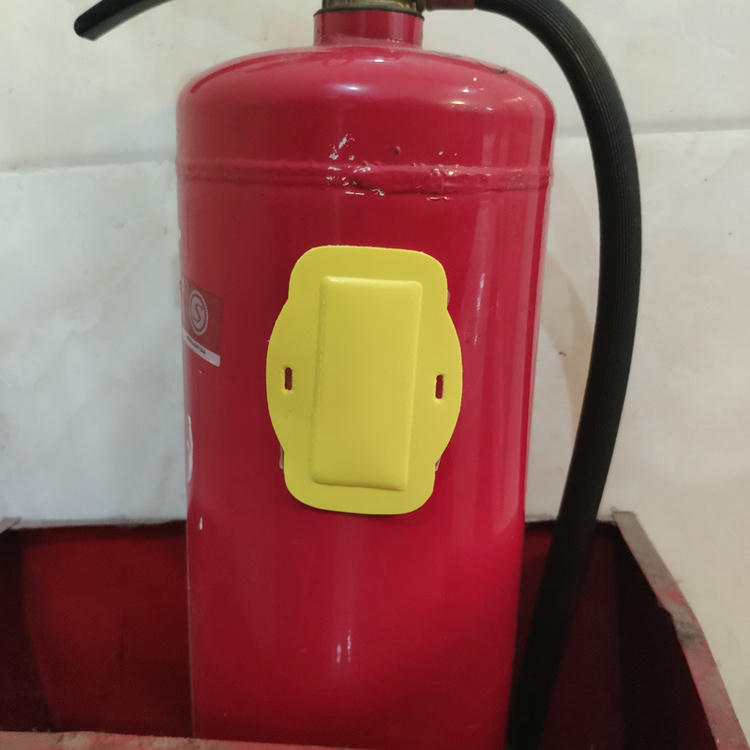 Продуктова снимка на извит UHF анти-метален RFID таг за проследяване на тръби, показваща детайл от лазерно рязане в категория Other On-Metal RFID Tags.
