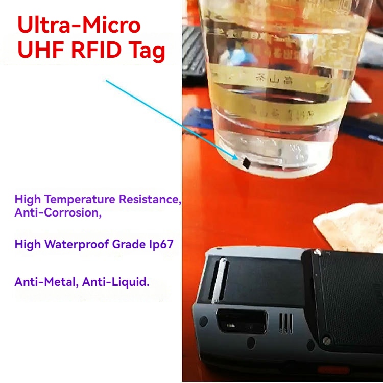 SV-003 микро UHF RFID таг за метал, показан при воден тест, с акцент върху устойчивост на корозия и висока степен на водоустойчивост IP67.
