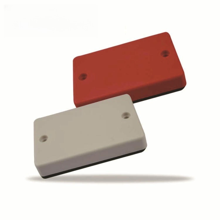 ABS RFID тагове върху метал за WIP проследяване, показани с фокус върху качествена повърхност за проекти с RFID тагове върху метал.