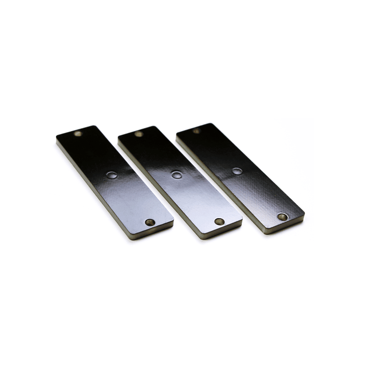 PCB On-Metal RFID таг за индустриални метални активи, показан с матова метална повърхност за купувачи, сравняващи решения PCB On-Metal RFID Tags.