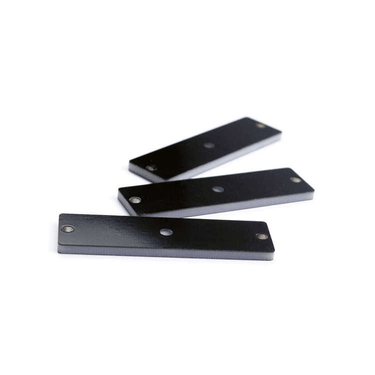 PCB On-Metal RFID таг за индустриални метални активи, показан с акцент върху детайл с лазерно изрязване за проекти с PCB On-Metal RFID Tags.