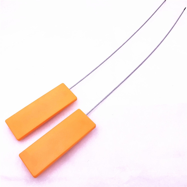 Две оранжеви RFID пломби SS8030-1 са показани отзад с успоредни стоманени жила, насочени нагоре.