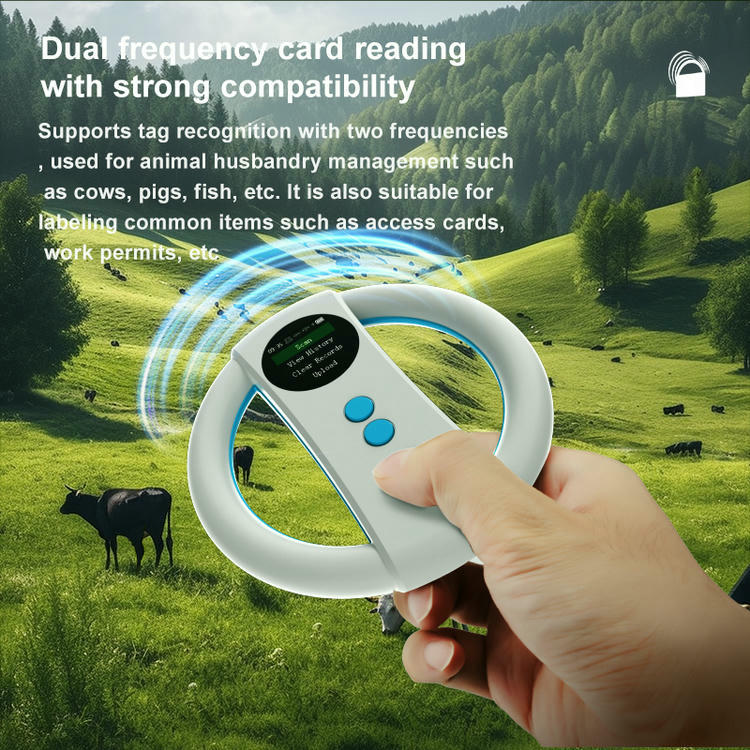 Ръка държи бял W91C RFID четец за животни със сигнални вълни на пасищен фон, илюстриращ двучестотно четене.