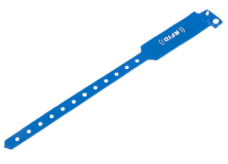 PVC RFID гривна в цвят циан за достъп до басейн и идентификация на гости с висока видимост за персонала по сигурността.