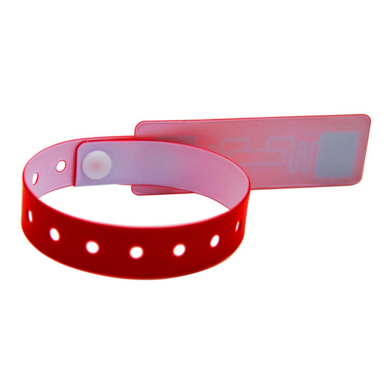 Тази синя PVC RFID гривна модел PVCW-57 осигурява сигурно и хигиенично решение за достъп до хотелски стаи и идентификация на гости.