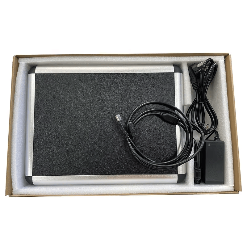 Зоната на дисплея на четеца ZK-RFID108E показваща LED индикаторните светлини и местоположението на зумера за обратна връзка при сканиране в реално време