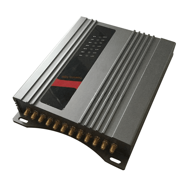 Изображението показва фиксирания UHF четец ZK-RFID1201 под преден наклонен ъгъл с антенните портове по извития долен ръб.