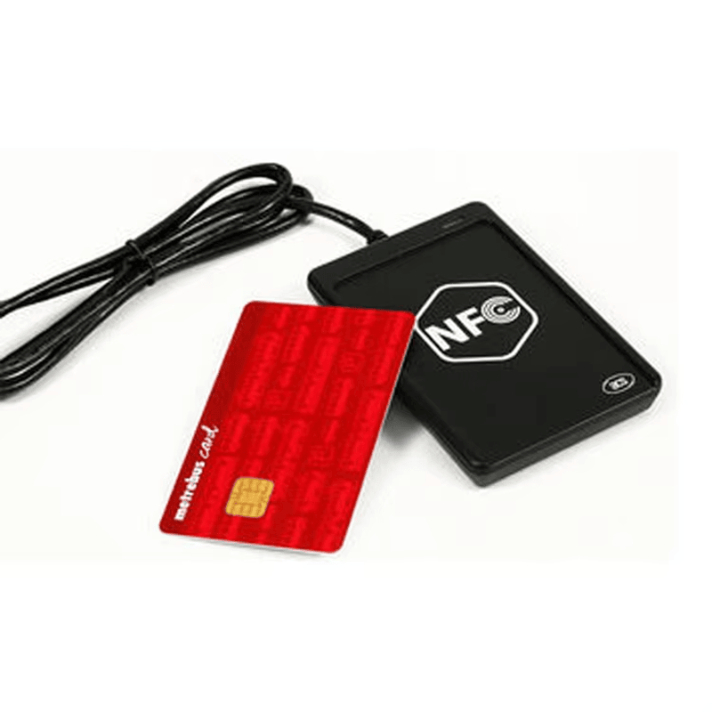 USB NFC смарт четец, използван за защитен офис контрол на достъп, проверка на самоличност и автентикация на работна станция
