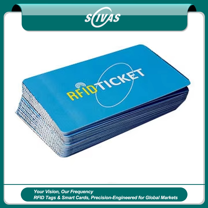 Подредени сини RFID хартиени билети 80x30mm показват печатно лице RFID TICKET за бърза верификация при вход на събития.