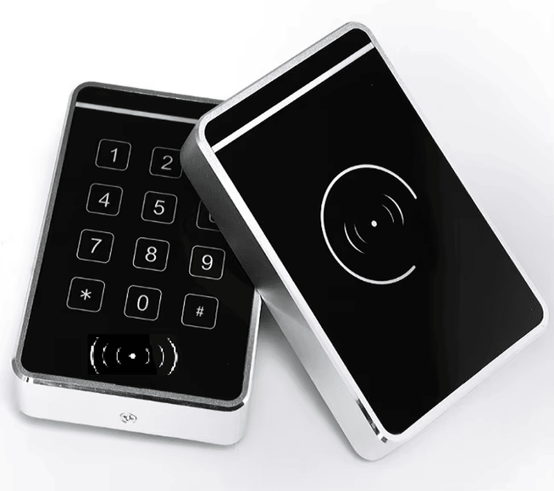 Метален RFID четец за достъп с премиум повърхност за професионални инсталации.