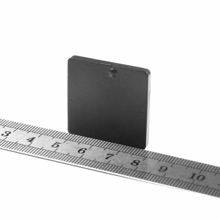 Илюстрация на приложенията на RFID тага C3030-1 за проследяване на превозни средства и управление на контейнери в логистиката.